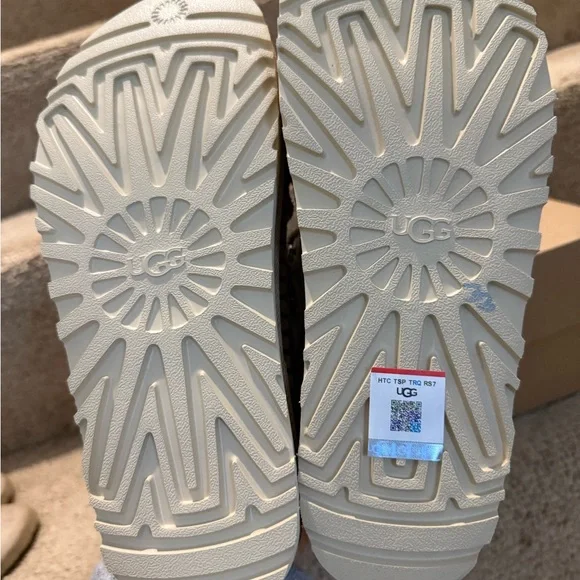 UGG Goldenstar Glide Sandals in Tan - Picture 7 of 10